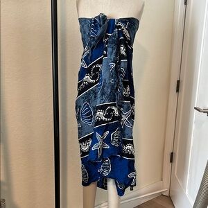 Women’s fading wrap blue black white ocean beach theme party vacation packable